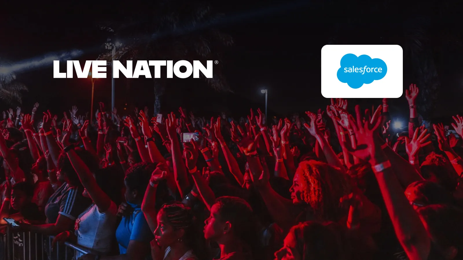 Foto de archivo de público en un concierto, con los logotipos de Live Nation y Salesforce superpuestos